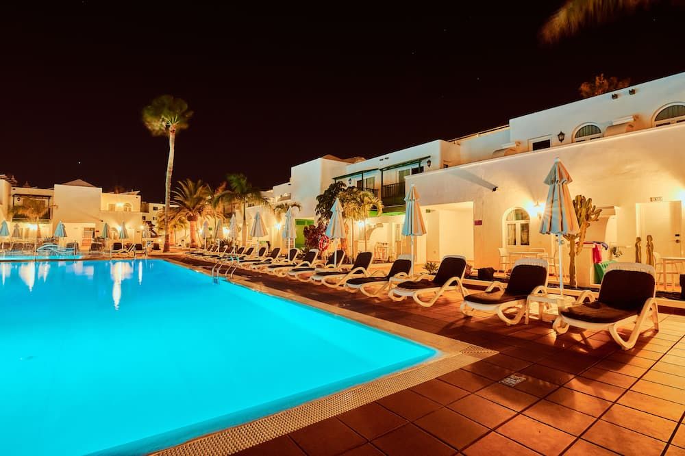 Gloria Izaro Club Hotel - Puerto del Carmen - בריכה