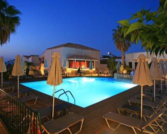Eurohotel Katrin Suites - Hersonissos - Bazén