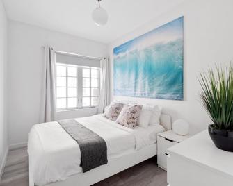 Barbizon on Ocean Drive Apartments - Miami Beach - Bedroom