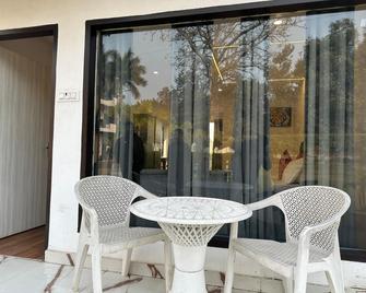 Six Seasons Resort - Belparāo - Patio