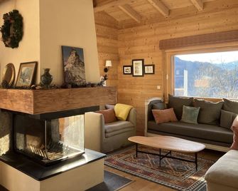 Large, comfortable apartment in a chalet near Chamonix - Servoz - Salon