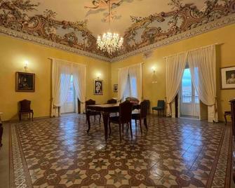 Apartment in an 1800s building. - Francofonte
