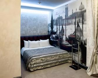 Art Hotel - Surgut - Schlafzimmer