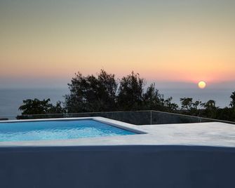 The Arches - Oia - Pool