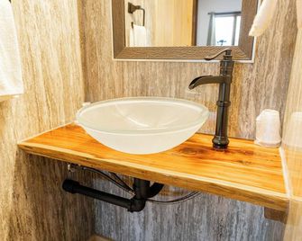 Phelps Lakeview Lodge Room #1 - Pet Friendly - Phelps