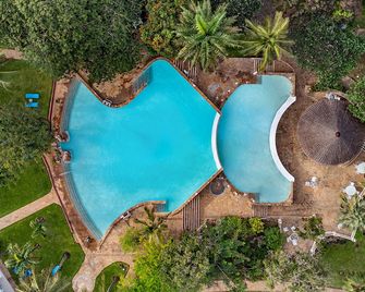 Diamonds Leisure Beach & Golf Resort - Diani Beach - Pool