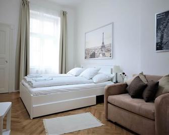City Castle Aparthotel - Prague - Bedroom