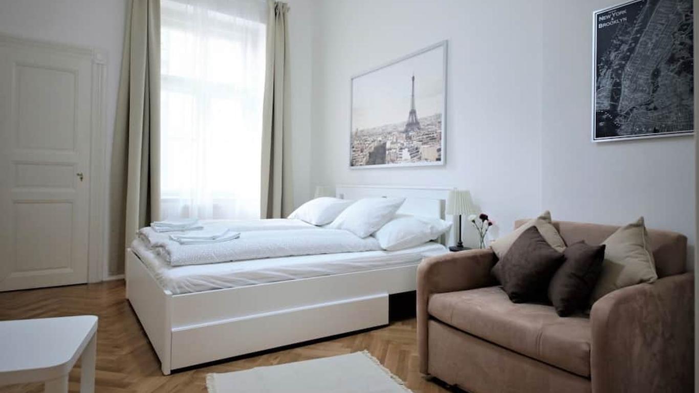 City Castle Aparthotel