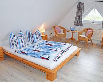 Ferienwohnungen an der Hagenschen - Middelhagen - Schlafzimmer