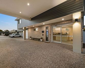 Avenue West Studio Units - Newtown - Recepción