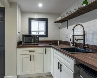 Cozy Cabin in a Rural setting-14 - Peterborough - Kitchen