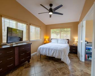 Cozy Tropical Retreat Guest House with AC - Hilo - Quarto