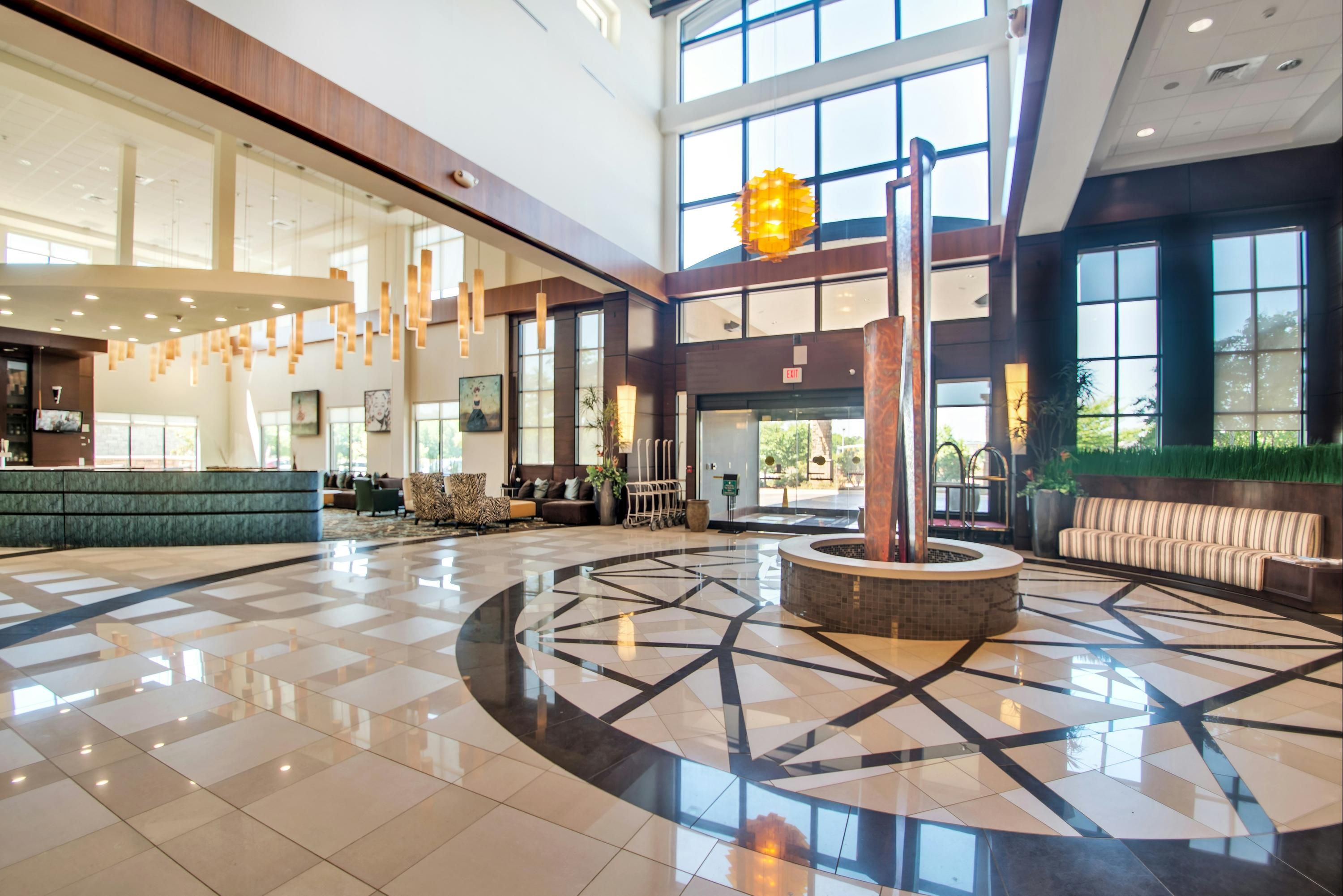Embassy Suites by Hilton Fayetteville Fort Bragg - Fayetteville - Lobby