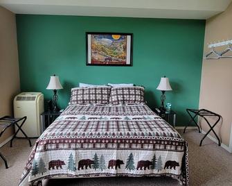 Cozy condo on Glacier View Golf Course, 1 mi to Glacier National Park - West Glacier - Habitación