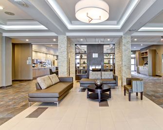 Holiday Inn Express & Suites Oshawa Downtown - Toronto Area By IHG - Oshawa - Budova