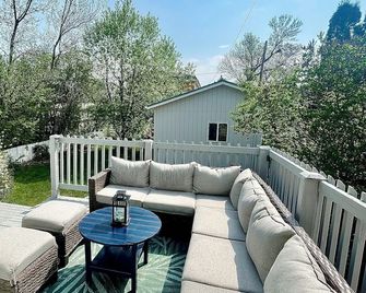 2-Bedroom Suite in the Heart of Downtown - Weyburn