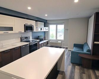 Cozy Studio Apartment in Greater Sudbury: Perfect for Long Stays - Sudbury - Kitchen