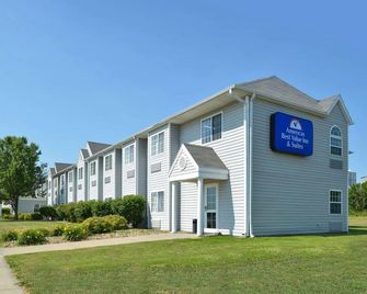 Budget-Minded Traveler's Dream: Comfortable Room with Breakfast Included - Maryville - Gebouw