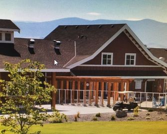 Lakefront Home - Private Beach In Osoyoos Cottages - Osoyoos - Building