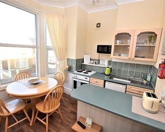 Bridle Lodge Apartments - Blackpool - Kitchen