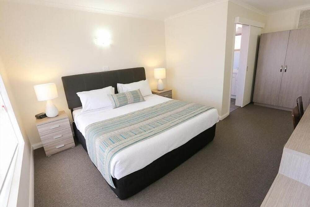 سيفين باينز موتور إن