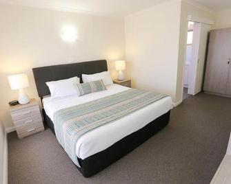 Seven Pines Motor Inn - Mildura - Bedroom