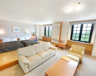 Colosseum Inn Tateshina - Tateshina - Sala de estar