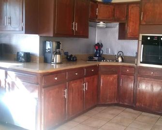 Deming Living At It's Finest-Beautifully & comfortably furnished.. - Deming - Cocina