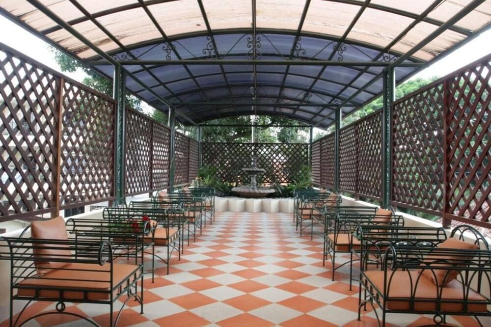 بوري ساو مانيلا - جاكرتا - مطعم