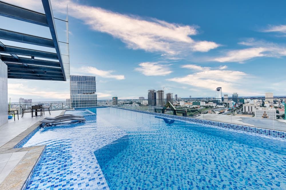 Luxcity Hotel & Apartment - פנום פאן - בריכה