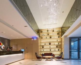 Borrman Hotel Qianjiang High-speed Railway Station Lobster City - Qianjiang - Recepción