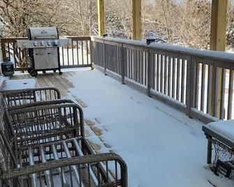 Cozy Cottage right on Chance Harbour - Trenton - Balcón