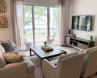 Executive 1 Bedroom Suite W/Waterview - Riverwalk Downtown Tampa - Tampa - Stue