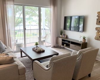 Executive 1 Bedroom Suite W/Waterview - Riverwalk Downtown Tampa - تامبا - غرفة معيشة