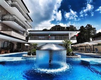 Hotel & Wellness Fra I Pini - Lignano Sabbiadoro - Uima-allas