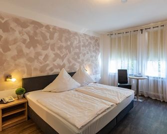 Stadt-Gut-Hotel Großer Kurfürst - Emden - Schlafzimmer