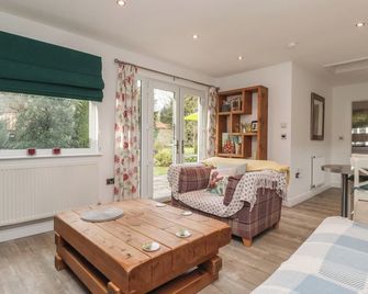 Ellesmere Cottage - Hornsea - Living room