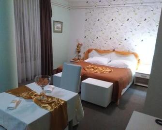 Art Hotel - Slavonski Brod - Bedroom
