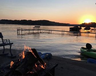 Lakefront + Dock! Family-friendly Wisconsin Escape - Lodi
