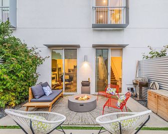 Zanjero by AvantStay Mins from Downtown Palm Springs Private Terrace Shared Pool - Palm Springs - Patio