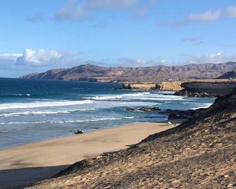 Private house in a beautiful place, on the beach of La Pared. privacy and nature - La Pared - Beach
