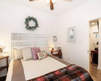 Grace Point Cottage - Benton - Bedroom