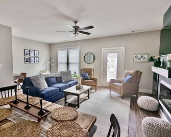 Sophie’s House- Cozy townhouse near Liberty University - Lynchburg - Wohnzimmer