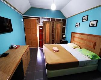 OYO 90038 Dalyla Inn Chalet - Chukai - Bedroom