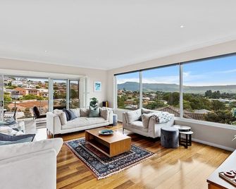 Seaview at Gerringong - 4pm check out if available - Gerringong - Wohnzimmer