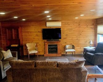 Lake George Lake View and Beach Access 4 Bedroom House - 10 People - Diamond Point - Living room