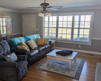 Cottage at Misty Mountain Meadows Farm - McMinnville - Sala de estar