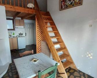 Beautiful house located on a hill in Samos Island, 400 m from an organized beach - Koumeika - Obývací pokoj