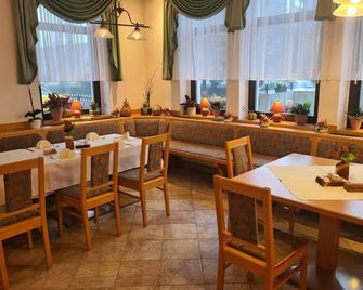 Double room main building, shower/WC, online - Landgasthof Süßebach - Eichigt - Restaurante