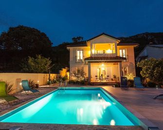 Wunderschöne Villa in Natur mit Meerblick, Pool, Kvarner Bucht - 클레노비차 - 수영장